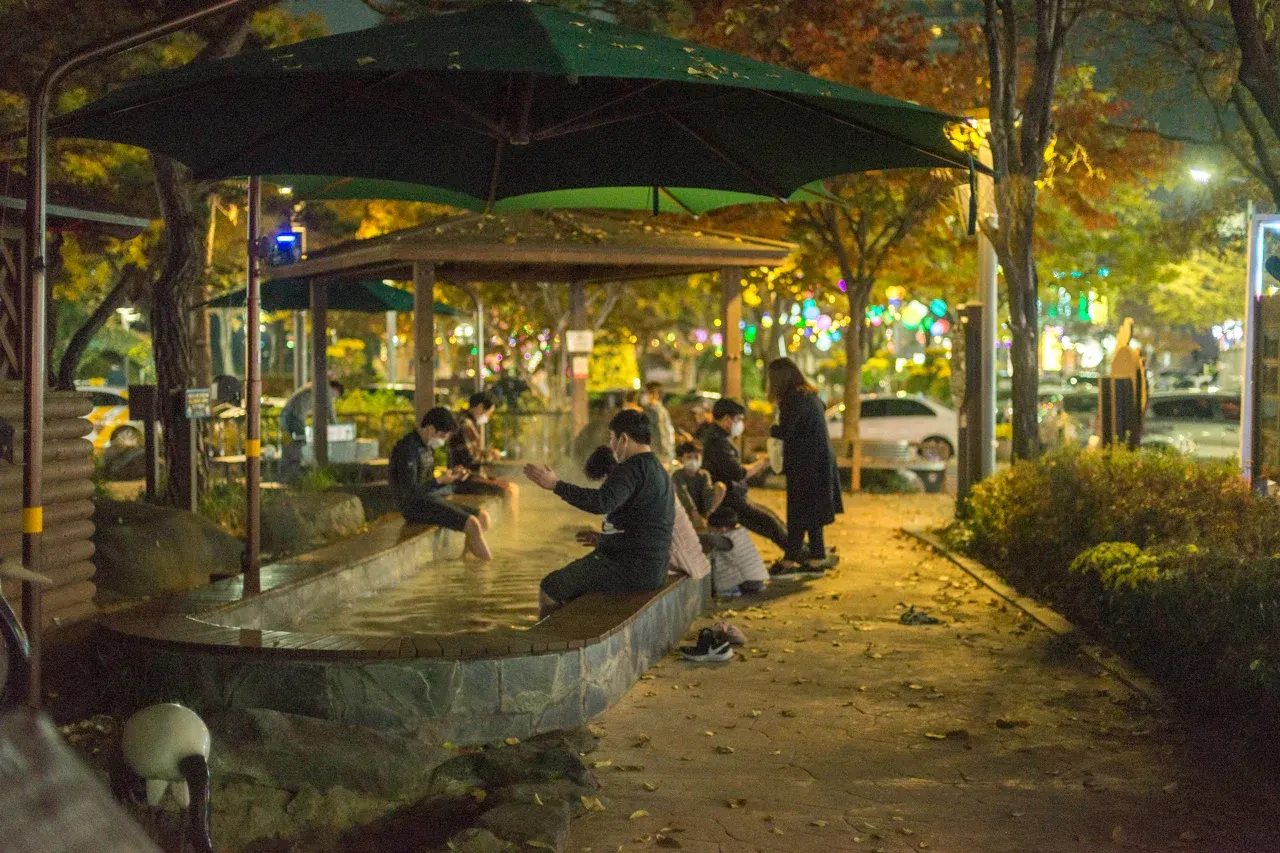 Yuseong Hot Springs